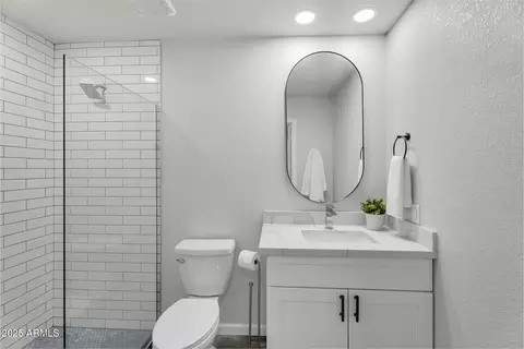 Bath - 506 Ellis Dr, Tempe, AZ 85282 photo 4 of 6