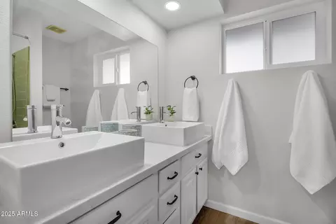 Bath - 506 Ellis Dr, Tempe, AZ 85282 photo 6 of 6