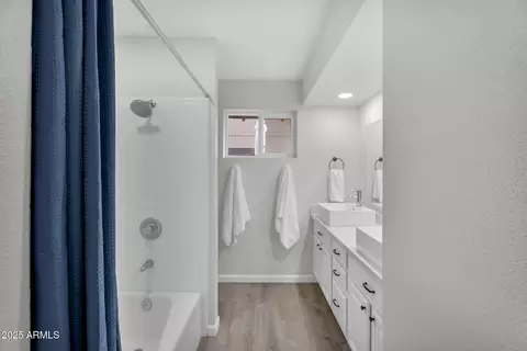 Bath - 506 Ellis Dr, Tempe, AZ 85282 photo 2 of 6