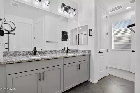 Bath - 4303 E Jones St, Gilbert, AZ 85295 photo 2 of 5