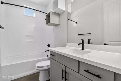 Bath - 4303 E Jones St, Gilbert, AZ 85295 photo 4 of 5