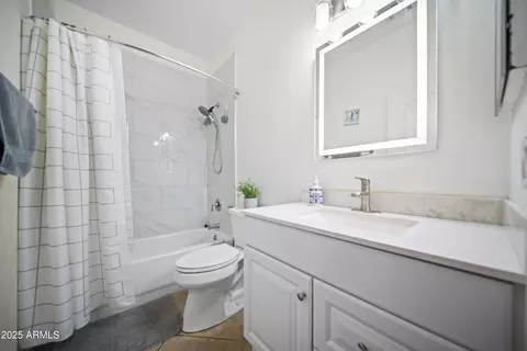 Bath - 4010 E Sundance Ct, Gilbert, AZ 85297 photo 2 of 2