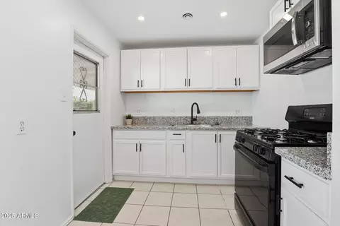 Kitchen - 2001 N 39th Ave, Phoenix, AZ 85009 photo 3 of 3