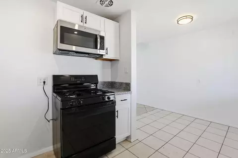 Kitchen - 2001 N 39th Ave, Phoenix, AZ 85009 photo 2 of 3