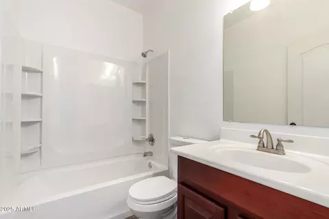 Bath - 1126 E Pedro Rd, Phoenix, AZ 85042 photo 2 of 2