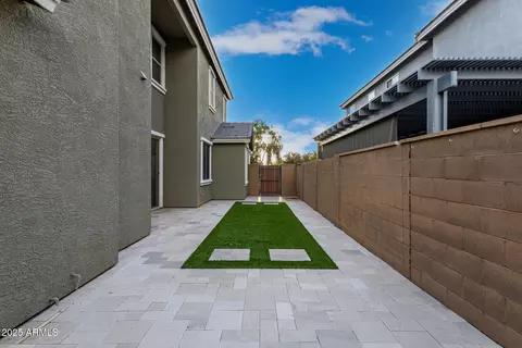 Exterior - 25417 N 20th Ave, Phoenix, AZ 85085 photo 4 of 12