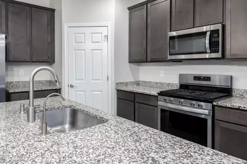 Kitchen - 25417 N 20th Ave, Phoenix, AZ 85085 photo 3 of 4