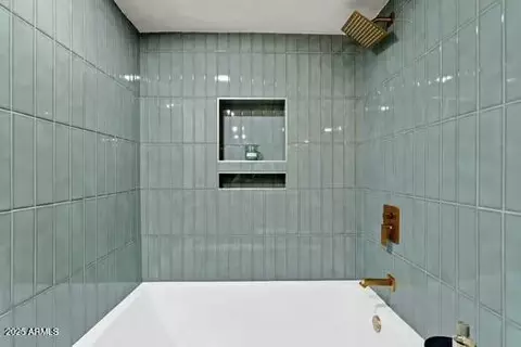 Bath - 2949 N 29th St, Phoenix, AZ 85016 photo 6 of 6