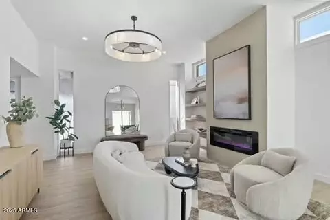 Living - 2949 N 29th St, Phoenix, AZ 85016 photo 2 of 2
