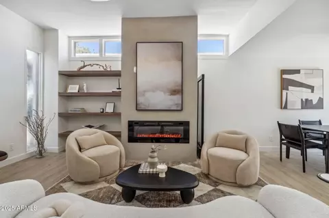 Living - 2949 N 29th St, Phoenix, AZ 85016 photo 1 of 2