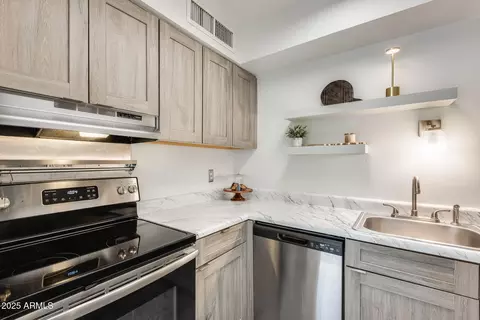 Kitchen - 1024 E Osborn Rd #A, Phoenix, AZ 85014 photo 1 of 2