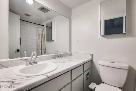 Bath - 1024 E Osborn Rd #A, Phoenix, AZ 85014 photo 1 of 1