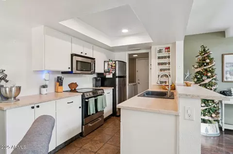 Kitchen - 5002 E Siesta Dr #2, Phoenix, AZ 85044 photo 1 of 4