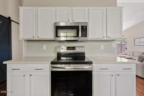 Kitchen - 21808 N 48th Pl, Phoenix, AZ 85054 photo 2 of 3