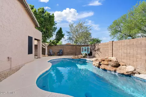 Exterior - 21808 N 48th Pl, Phoenix, AZ 85054 photo 5 of 8
