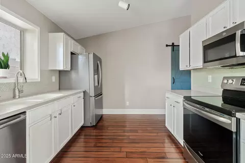 Kitchen - 21808 N 48th Pl, Phoenix, AZ 85054 photo 1 of 3