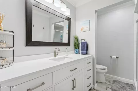 Bath - 1643 E Borghese Pl, Phoenix, AZ 85016 photo 1 of 3