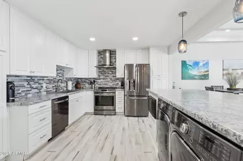 Kitchen - 1643 E Borghese Pl, Phoenix, AZ 85016 photo 1 of 2