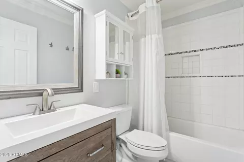 Bath - 1643 E Borghese Pl, Phoenix, AZ 85016 photo 3 of 3