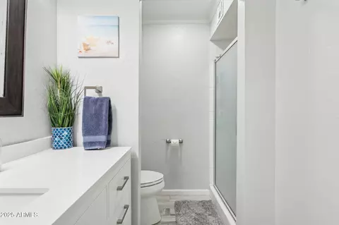Bath - 1643 E Borghese Pl, Phoenix, AZ 85016 photo 2 of 3