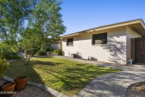 Exterior - 1019 E Watson Dr, Tempe, AZ 85283 photo 5 of 8