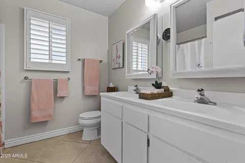 Bath - 1019 E Watson Dr, Tempe, AZ 85283 photo 3 of 3