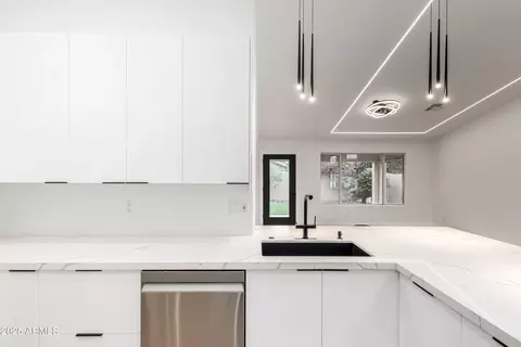 Kitchen - 3871 E Pinon Ct, Gilbert, AZ 85234 photo 5 of 6