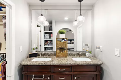 Bath - 4320 E Hearn Rd, Phoenix, AZ 85032 photo 1 of 3