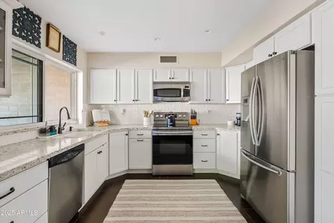 Kitchen - 4320 E Hearn Rd, Phoenix, AZ 85032 photo 1 of 4