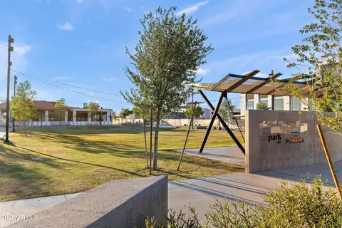Exterior - 4320 E Hearn Rd, Phoenix, AZ 85032 photo 9 of 10