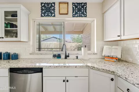 Kitchen - 4320 E Hearn Rd, Phoenix, AZ 85032 photo 3 of 4
