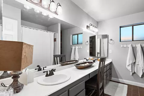 Bath - 4320 E Hearn Rd, Phoenix, AZ 85032 photo 3 of 3
