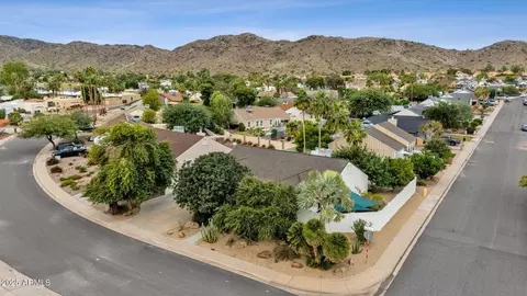 View/Area - 4560 E Sunrise Dr, Phoenix, AZ 85044 photo 4 of 13