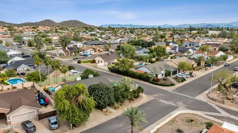 View/Area - 4560 E Sunrise Dr, Phoenix, AZ 85044 photo 2 of 13