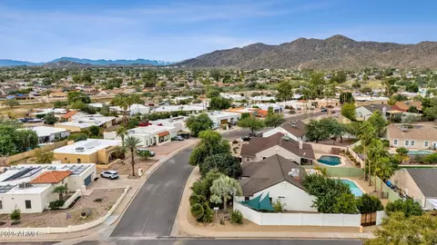 View/Area - 4560 E Sunrise Dr, Phoenix, AZ 85044 photo 6 of 13