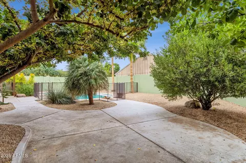 Exterior - 4560 E Sunrise Dr, Phoenix, AZ 85044 photo 4 of 9
