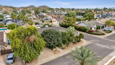 View/Area - 4560 E Sunrise Dr, Phoenix, AZ 85044 photo 1 of 13