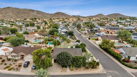 View/Area - 4560 E Sunrise Dr, Phoenix, AZ 85044 photo 3 of 13
