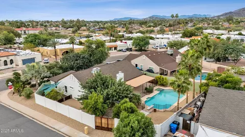 View/Area - 4560 E Sunrise Dr, Phoenix, AZ 85044 photo 8 of 13