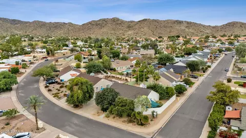 View/Area - 4560 E Sunrise Dr, Phoenix, AZ 85044 photo 5 of 13