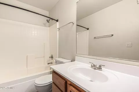 Bath - 1096 E Parkview Ct, Gilbert, AZ 85295 photo 4 of 4