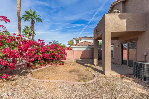 Exterior - 1096 E Parkview Ct, Gilbert, AZ 85295 photo 6 of 9