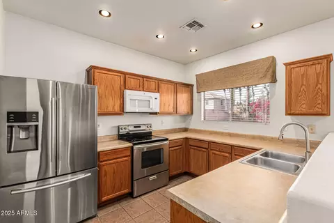 Kitchen - 1096 E Parkview Ct, Gilbert, AZ 85295 photo 1 of 3