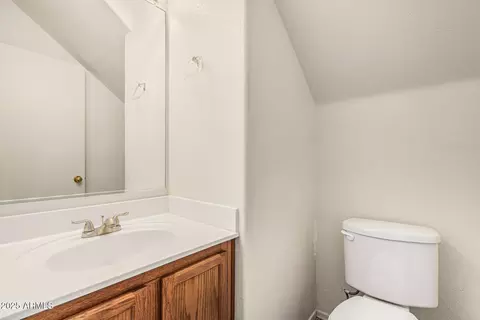 Bath - 1096 E Parkview Ct, Gilbert, AZ 85295 photo 1 of 4
