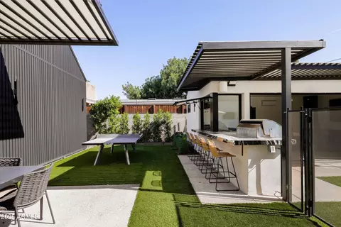 Exterior - 3721 E Piccadilly Rd, Phoenix, AZ 85018 photo 11 of 12