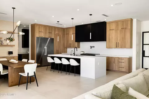3721 E Piccadilly Rd, Phoenix, AZ 85018
