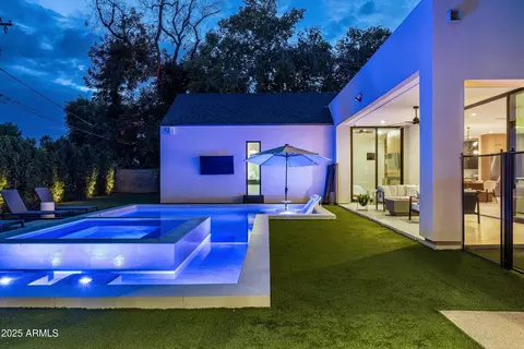Exterior - 3721 E Piccadilly Rd, Phoenix, AZ 85018 photo 10 of 12