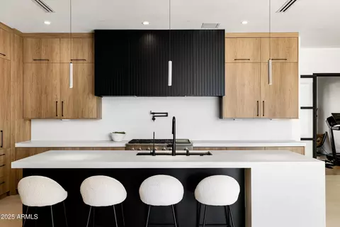 Kitchen - 3721 E Piccadilly Rd, Phoenix, AZ 85018 photo 2 of 5