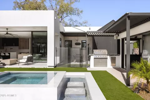 Exterior - 3721 E Piccadilly Rd, Phoenix, AZ 85018 photo 5 of 12