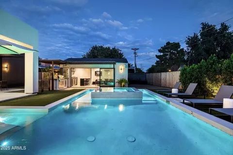 Exterior - 3721 E Piccadilly Rd, Phoenix, AZ 85018 photo 7 of 12